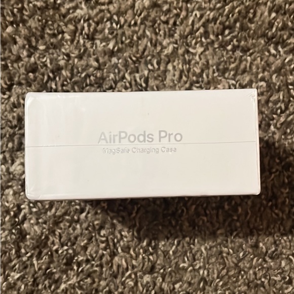AirPod pros - Picture 5 of 7